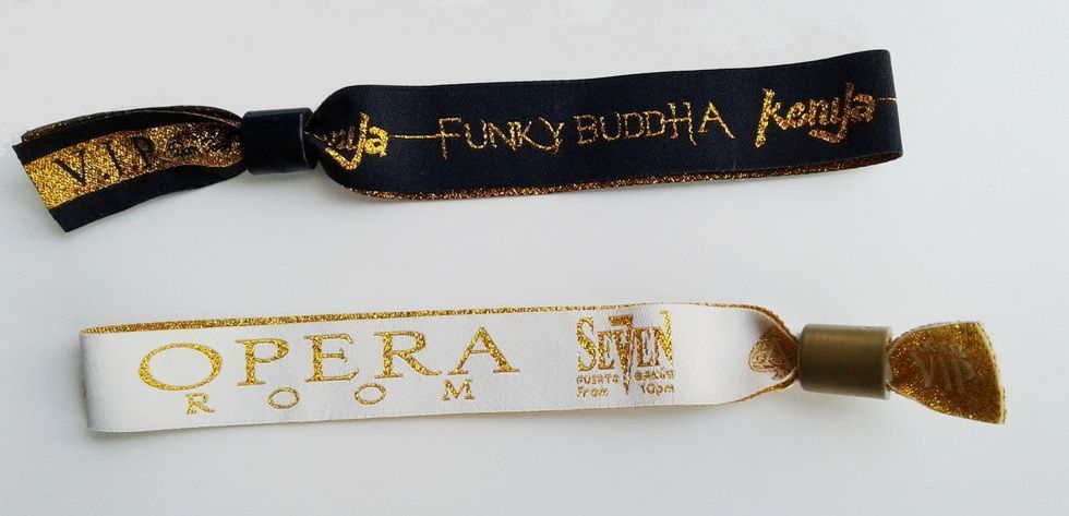 Pulseras bordadas de tela